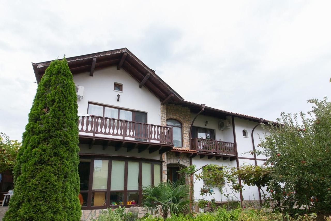 Guest House By The Captain Varna Exterior foto